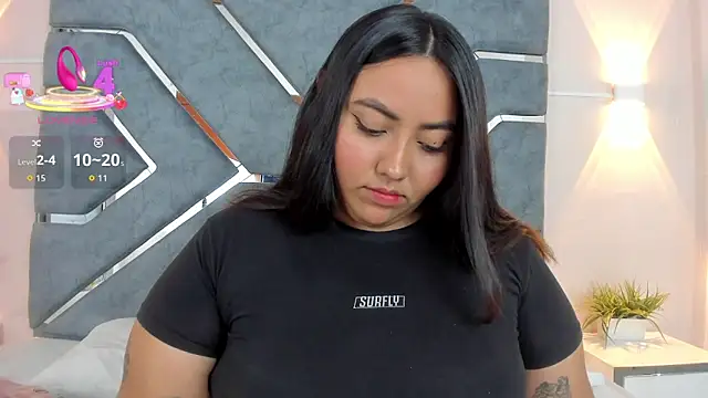 Snapshot of LucciaPorter chatting on January 5, 2026, 8:23 pm LucciaPorter online show from January 5, 2026, 8:23 pm