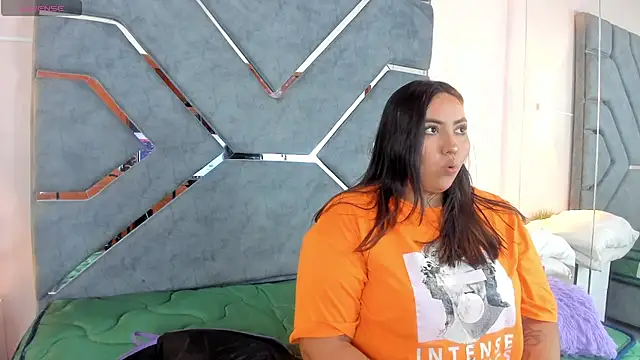 Snapshot of LucciaPorter chatting on January 14, 2026, 10:02 pm LucciaPorter online show from January 14, 2026, 10:02 pm