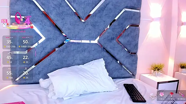 Snapshot of LucciaPorter chatting on November 5, 2025, 9:18 pm LucciaPorter online show from November 5, 2025, 9:18 pm