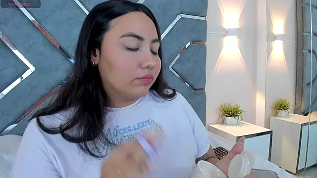 Snapshot of LucciaPorter chatting on September 27, 2025, 7:42 pm LucciaPorter online show from September 27, 2025, 7:42 pm