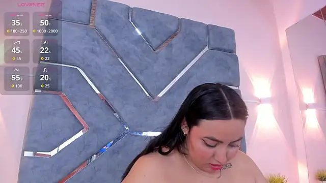 Snapshot of LucciaPorter chatting on October 24, 2025, 9:25 pm LucciaPorter online show from October 24, 2025, 9:25 pm