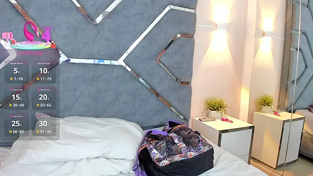 Snapshot of LucciaPorter chatting on September 26, 2025, 9:43 pm LucciaPorter online show from September 26, 2025, 9:43 pm