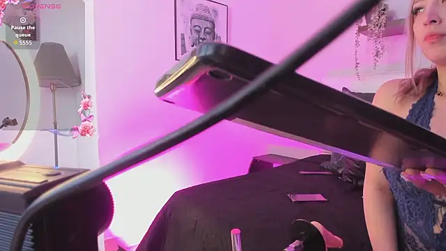 isabella simons online show from February 21, 2026, 2:35 am