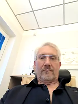 tom-swede online show from October 14, 2025, 3:23 pm