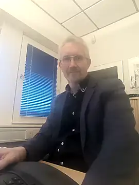 tom-swede online show from December 3, 2024, 2:44 pm