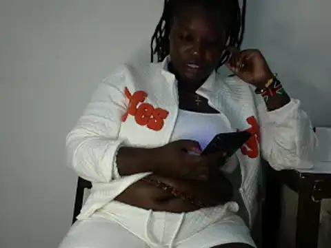 Nevvy Pretty online show from February 12, 2025, 4:33 pm