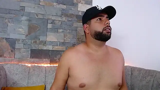 Snapshot of passionate_love22 chatting on February 4, 2026, 4:02 pm passionate love22 online show from February 4, 2026, 4:02 pm