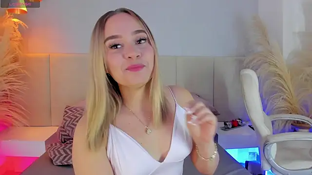 Snapshot of sofia_pamela chatting on February 28, 2026, 7:13 pm sofia pamela online show from February 28, 2026, 7:13 pm