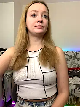 Snapshot of Radiants_two chatting on December 6, 2024, 6:42 am Radiants two online show from December 6, 2024, 6:42 am