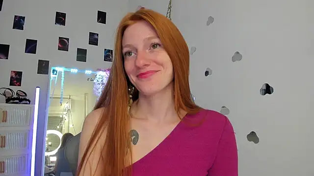 Aliceginger99 online show from May 16, 2026, 2:05 pm