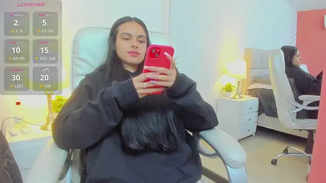 ChloeHarper  online show from November 26, 2025, 12:49 pm