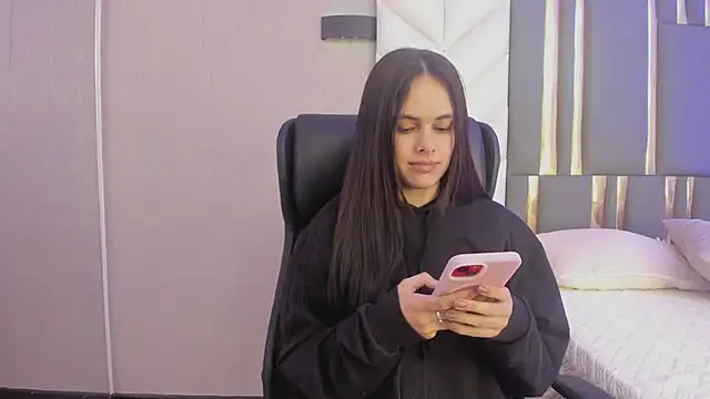 Snapshot of ChloeHarper_ chatting on June 27, 2026, 12:00 pm ChloeHarper online show from June 27, 2026, 12:00 pm
