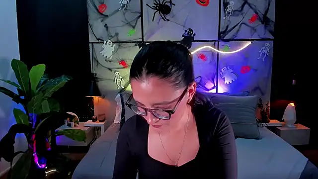 Gia Mazzon online show from October 30, 2025, 9:01 pm