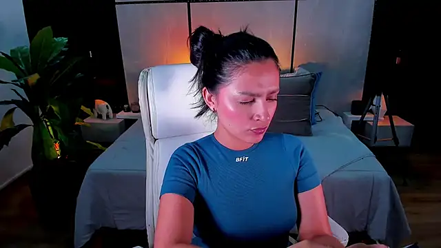 Snapshot of Gia_Mazzon chatting on February 18, 2025, 5:53 pm Gia Mazzon online show from February 18, 2025, 5:53 pm
