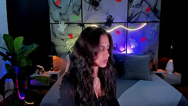 Gia Mazzon online show from October 27, 2025, 5:03 pm