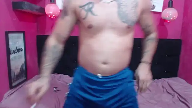 Snapshot of master_monstercock_ chatting on February 18, 2026, 5:05 am master monstercock online show from February 18, 2026, 5:05 am