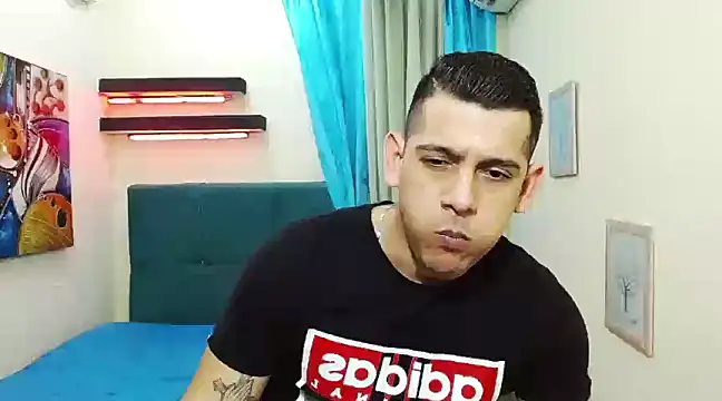 Snapshot of master_monstercock_ chatting on March 10, 2025, 12:18 am master monstercock online show from March 10, 2025, 12:18 am