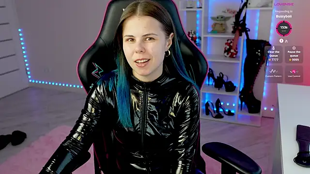 Latex Kitty online show from April 27, 2026, 4:38 pm