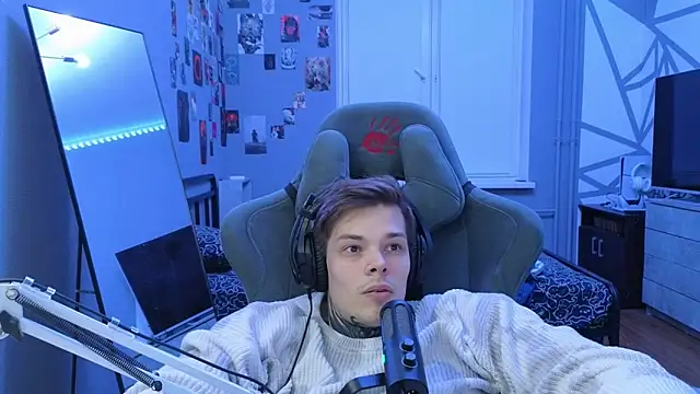 DENIS HERE online show from March 1, 2025, 8:42 pm