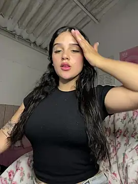 violet-333 online show from May 25, 2026, 5:11 pm