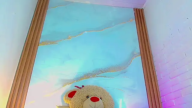 CoralineSweett online show from November 14, 2025, 8:01 pm