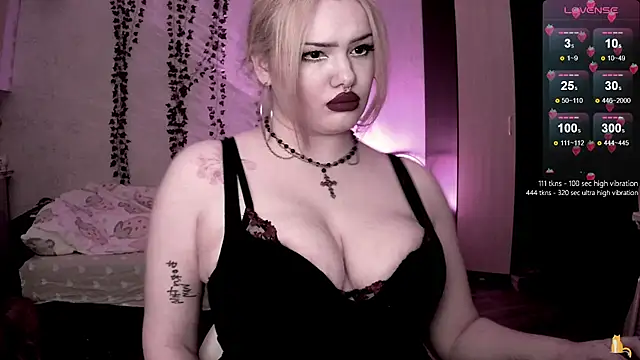 strawberry elfcat online show from December 1, 2025, 10:21 pm