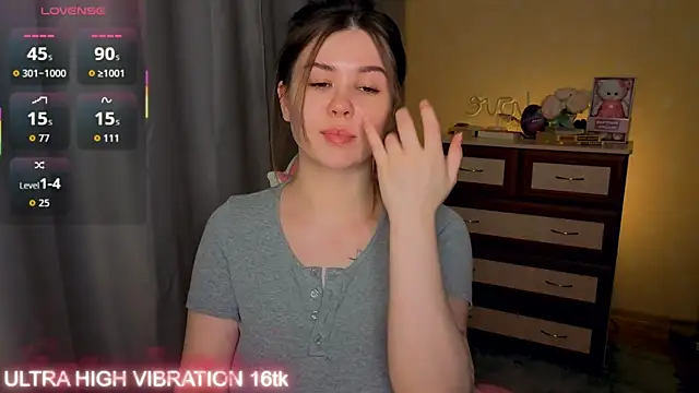 Snapshot of cutie_mili chatting on April 1, 2026, 3:09 pm cutie mili online show from April 1, 2026, 3:09 pm
