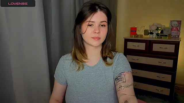 Snapshot of cutie_mili chatting on April 17, 2026, 8:28 am cutie mili online show from April 17, 2026, 8:28 am