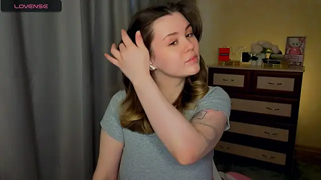 Snapshot of cutie_mili chatting on April 22, 2026, 9:38 am cutie mili online show from April 22, 2026, 9:38 am