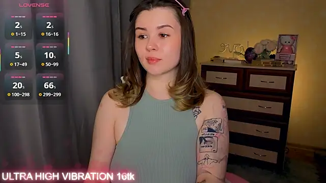 Snapshot of cutie_mili chatting on April 2, 2026, 8:32 am cutie mili online show from April 2, 2026, 8:32 am