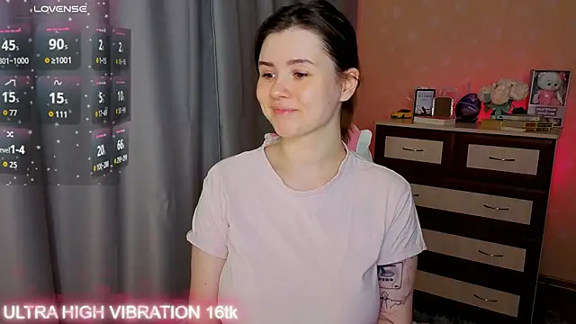 cutie mili online show from November 27, 2025, 8:37 am