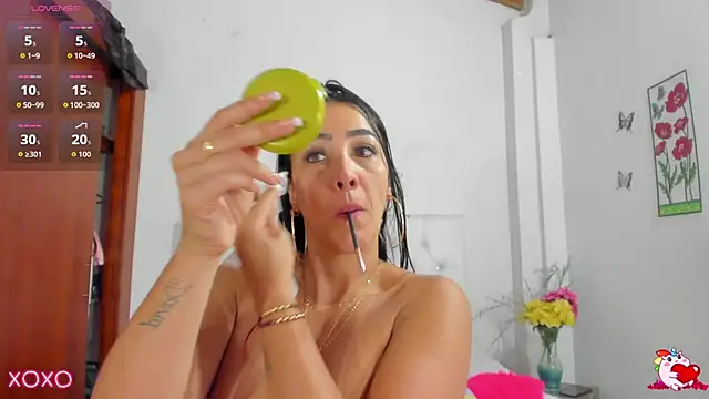 VenussVega online show from October 9, 2025, 3:56 pm