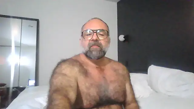 Snapshot of chainjulious chatting on June 5, 2026, 12:37 am chainjulious online show from June 5, 2026, 12:37 am