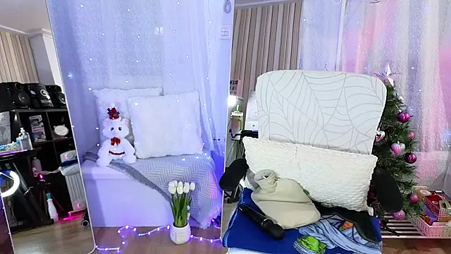 Tawny cox online show from December 19, 2025, 10:39 am