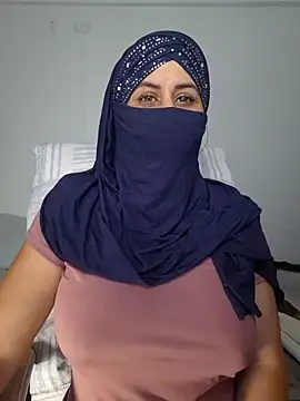 amiraferraz online show from October 28, 2025, 10:31 pm