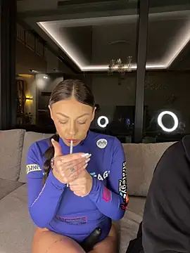 Snapshot of SexOnMyLvL chatting on February 4, 2026, 9:32 pm SexOnMyLvL online show from February 4, 2026, 9:32 pm