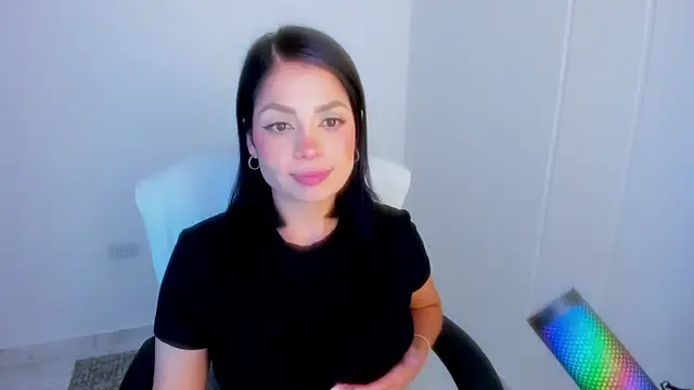 dominique21  online show from April 14, 2026, 3:44 am