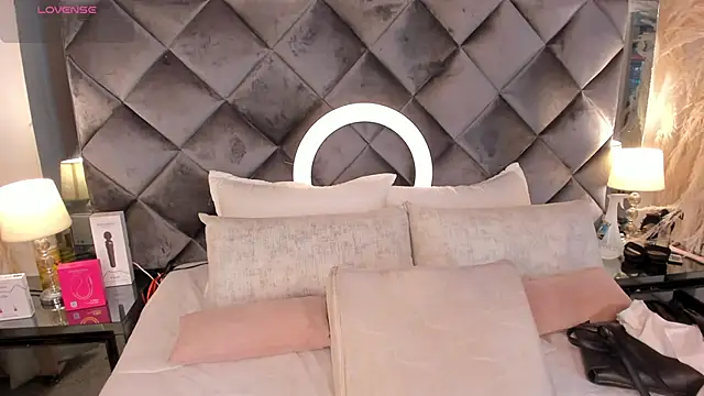 sofhiaa adaams online show from November 20, 2025, 10:31 pm