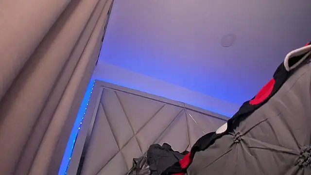 andreafernandz online show from November 3, 2025, 12:49 am