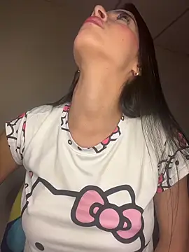 Snapshot of violetta-brown1 chatting on February 11, 2026, 3:50 am violetta-brown1 online show from February 11, 2026, 3:50 am