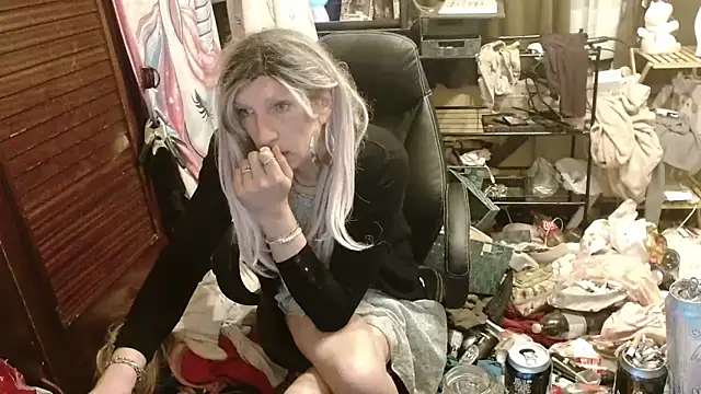 Ombeline1 online show from April 8, 2026, 4:14 am