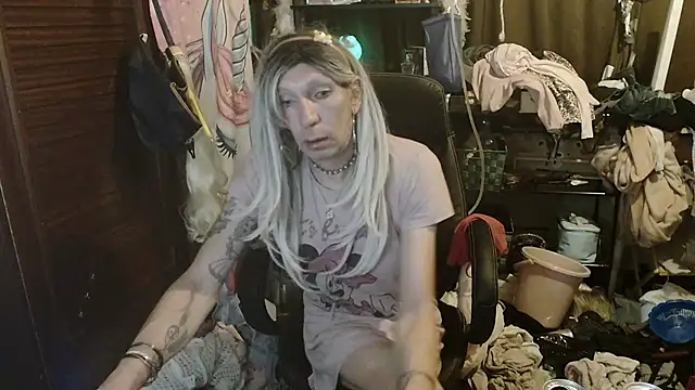 Ombeline1 online show from December 16, 2025, 5:22 am