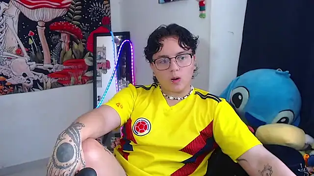 isabeautyx19 online show from July 15, 2026, 4:14 pm