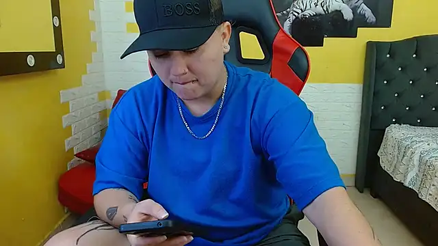 isabeautyx19 online show from September 24, 2025, 1:46 am