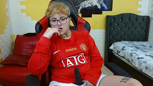 isabeautyx19 online show from September 11, 2025, 4:01 am