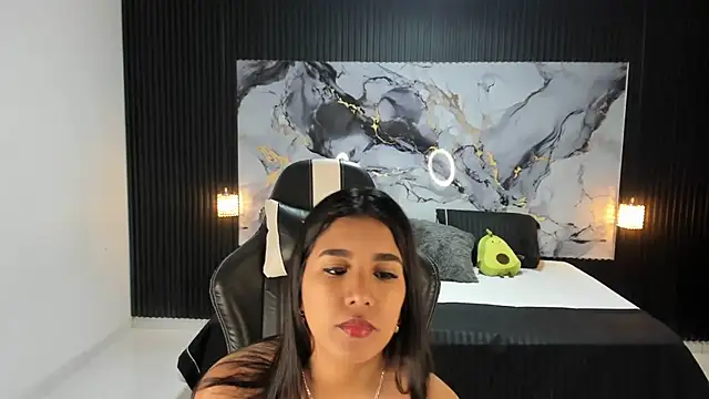 Snapshot of Ivy_16 chatting on March 4, 2025, 12:01 pm Ivy 16 online show from March 4, 2025, 12:01 pm