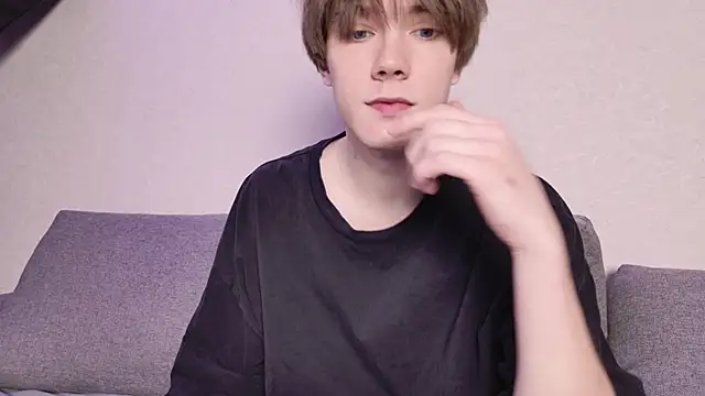 Snapshot of callmenineoneseven chatting on October 18, 2025, 12:23 am callmenineoneseven online show from October 18, 2025, 12:23 am