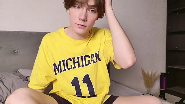 Snapshot of callmenineoneseven chatting on October 30, 2025, 5:54 pm callmenineoneseven online show from October 30, 2025, 5:54 pm