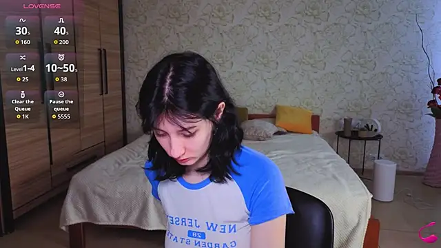 JulisSweet online show from November 30, 2025, 8:04 am