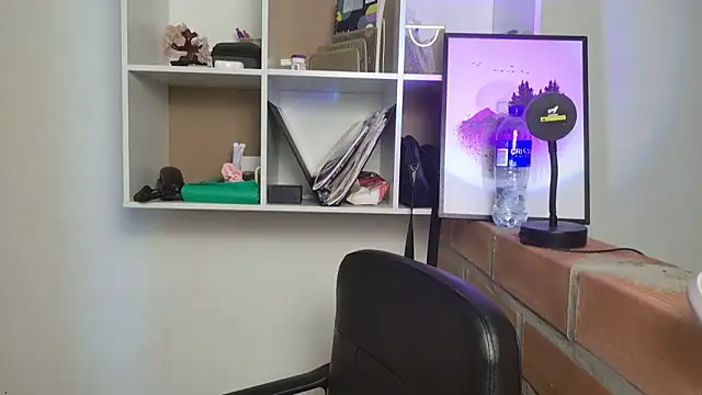lalawhitte online show from June 10, 2026, 9:32 am